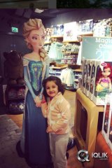 Mahesh Babu Family London Trip Photos